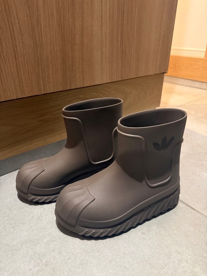 adidas ブラウン レインブーツ