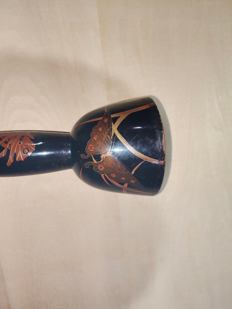 ユート 小鼓の胴 蝶の蒔絵 鉋目あり