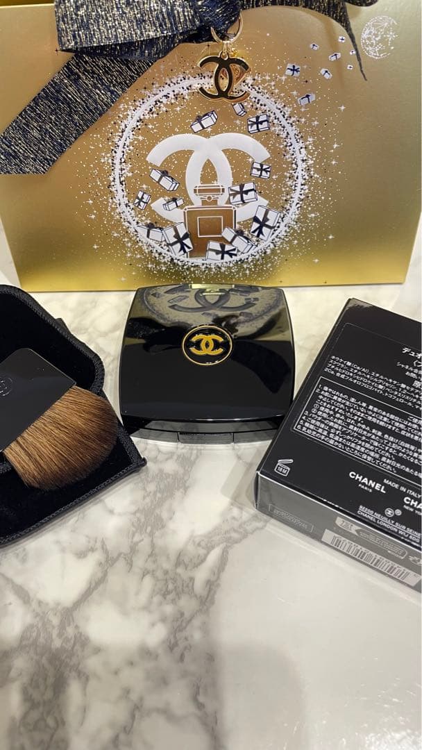 シャネル　フェイスパウダー　未使用　限定品 ホリデーラッピング付き