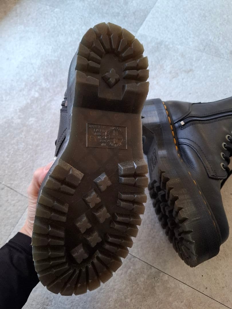 ドクターマーチン♡定番 黒 現行品 マーチンブーツ 24センチ