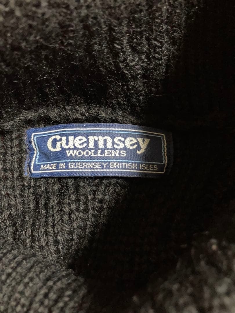 Guernsey Woollens タートルネックセーター
