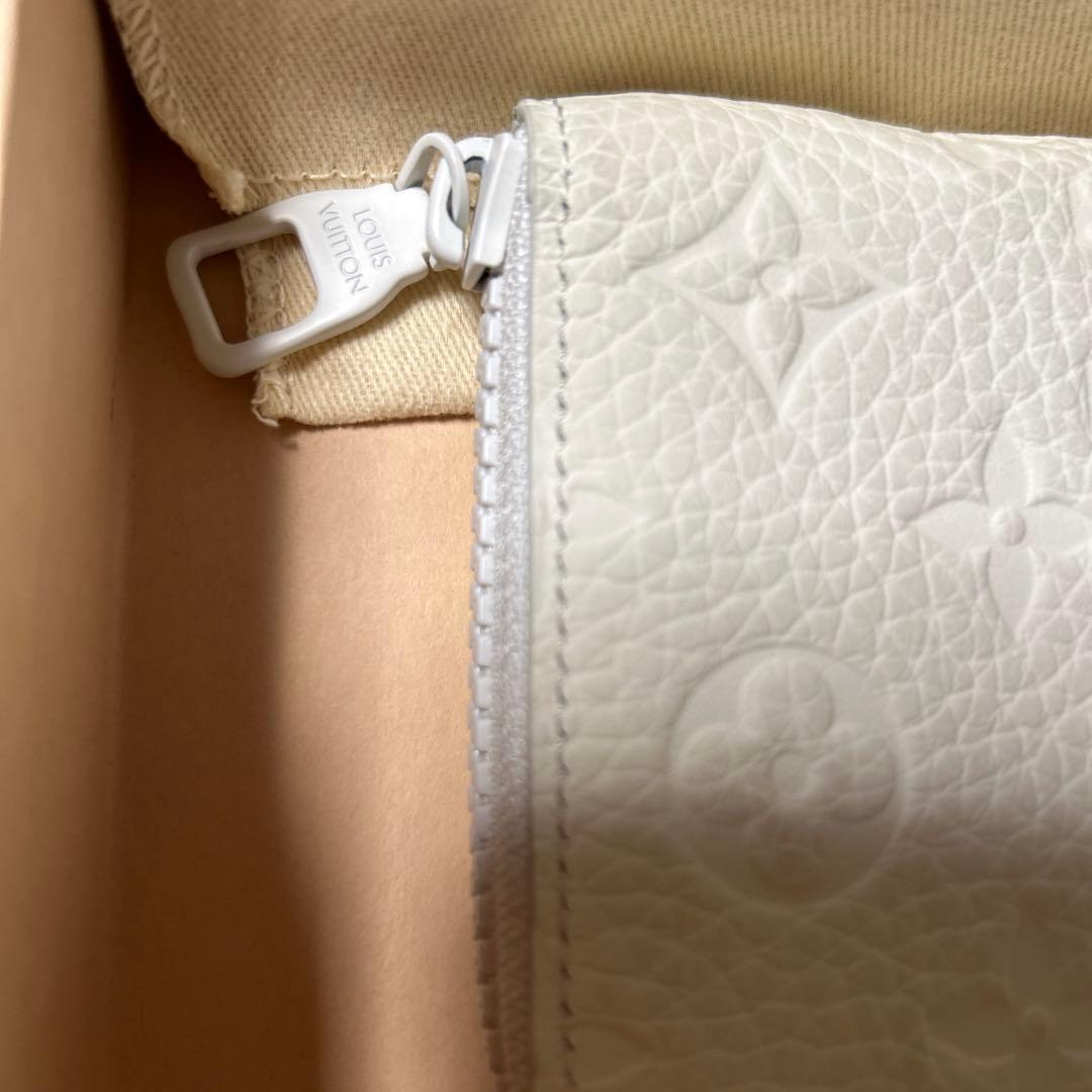 未使用LOUIS VUITTON キャラクター長財布 ホワイト　袋付き