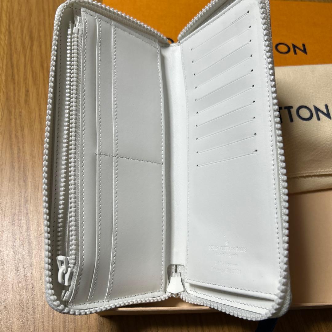 未使用LOUIS VUITTON キャラクター長財布 ホワイト　袋付き
