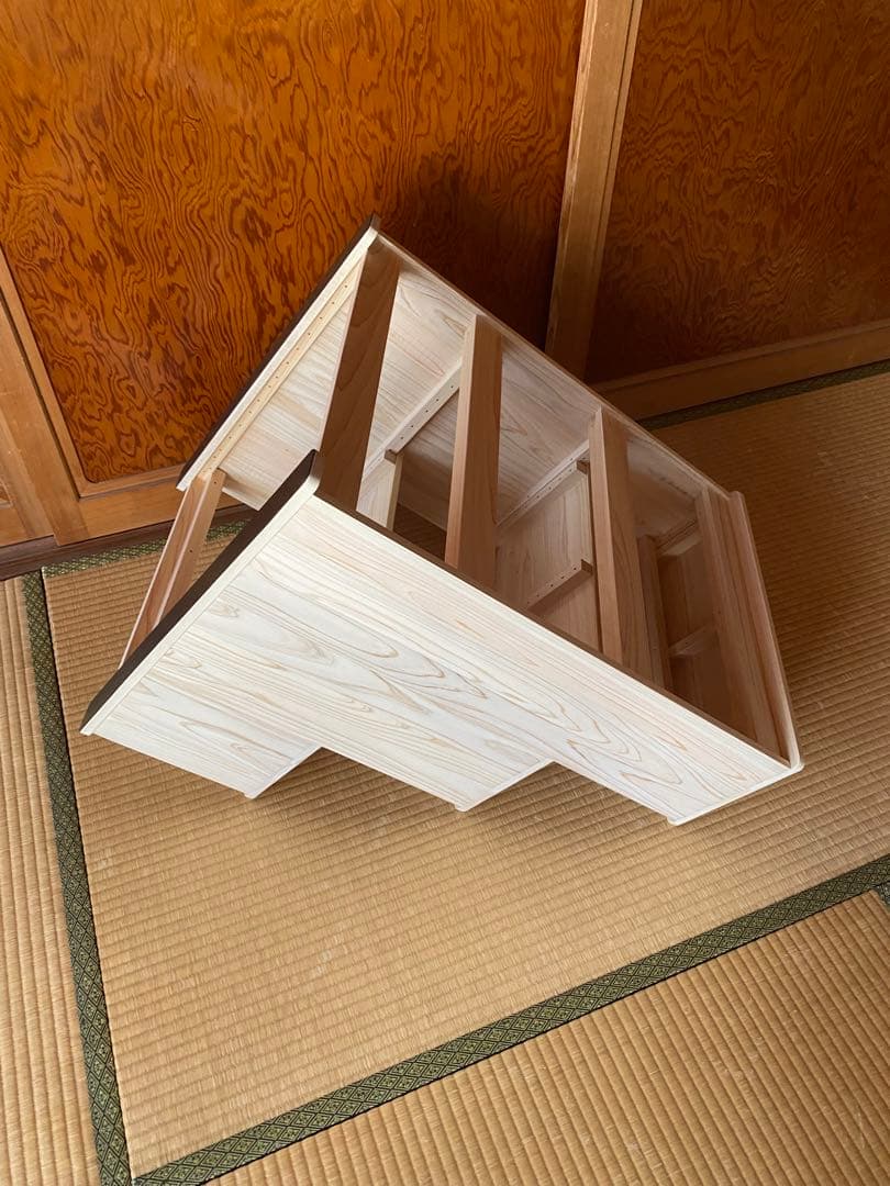 Yaskuro様限定の、手摺り付き3段の踏み台です。