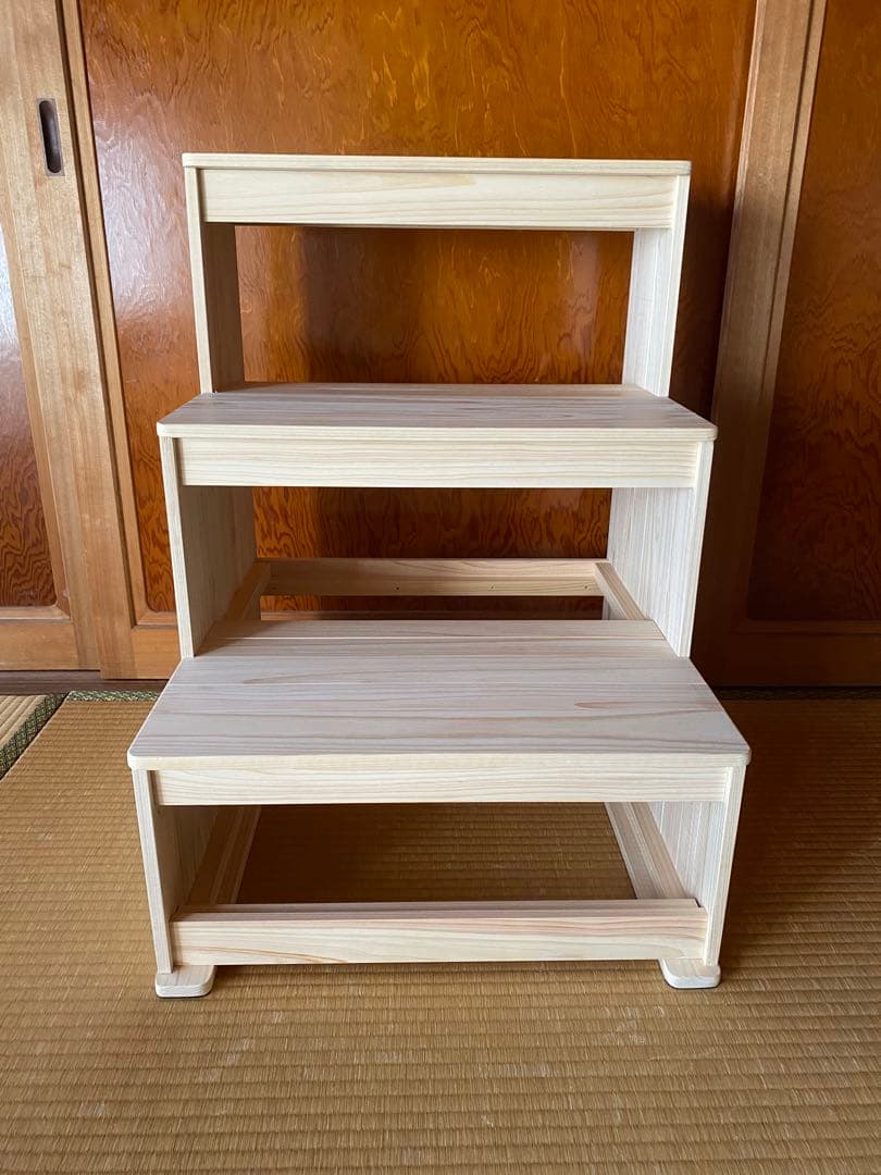 Yaskuro様限定の、手摺り付き3段の踏み台です。
