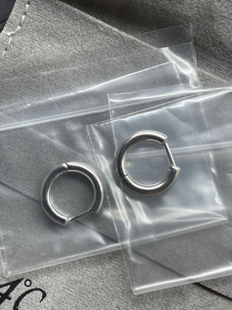 ご売約済み　4°C HOMME+ シルバーフープピアス