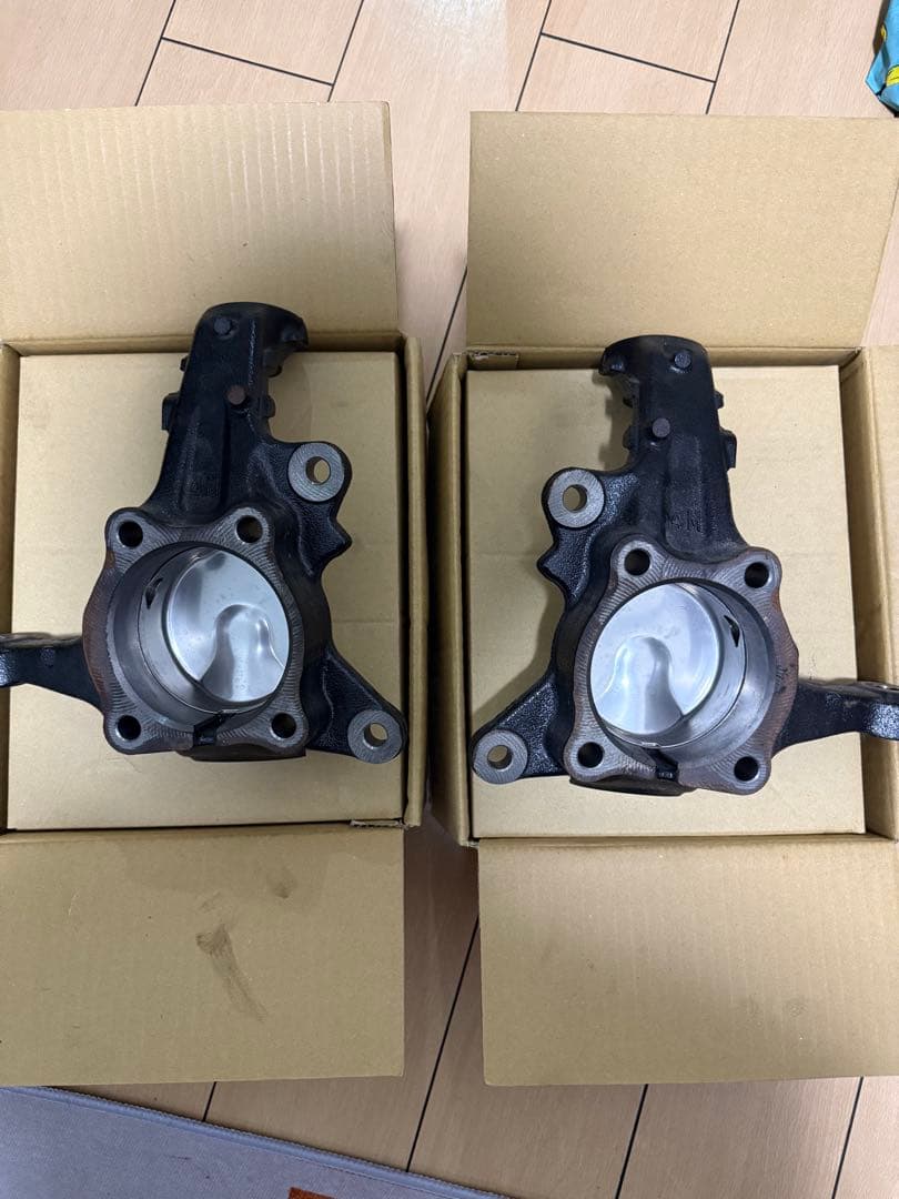 200系ハイエース　純正ナックル　左右セット