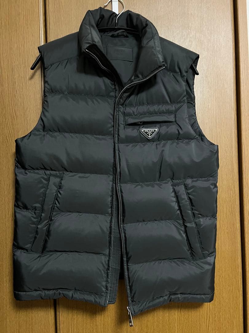 PRADA ブラック ダウンベスト