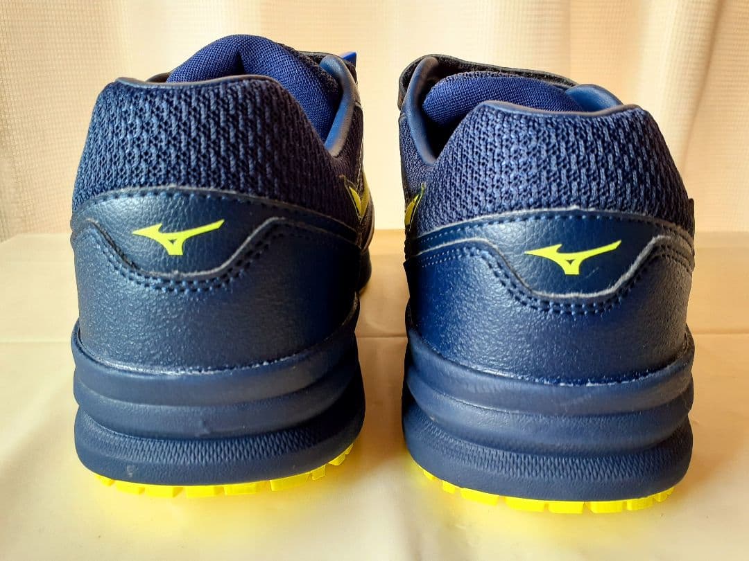 未使用タグ付き♪ ミズノ安全靴 ２６cmEEEネイビー×イエロー 人気カラー！