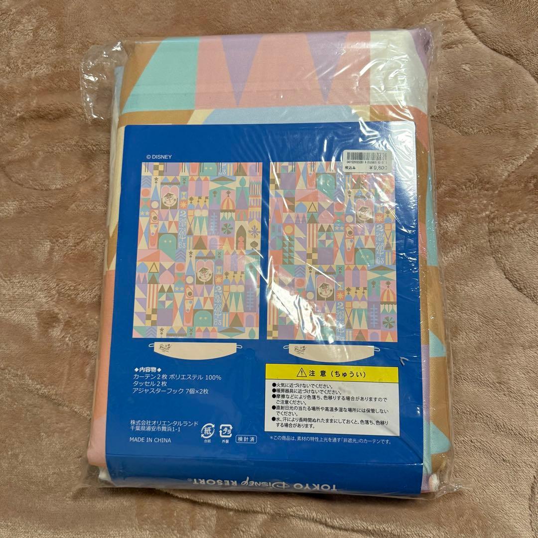 ディズニーランド　イッツ・ア・スモールワールド　カーテン　新品未使用