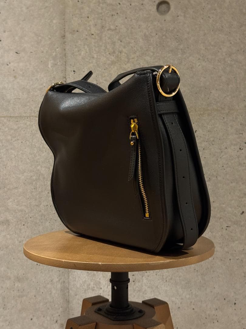 SAIME ブラック ショルダーバッグ