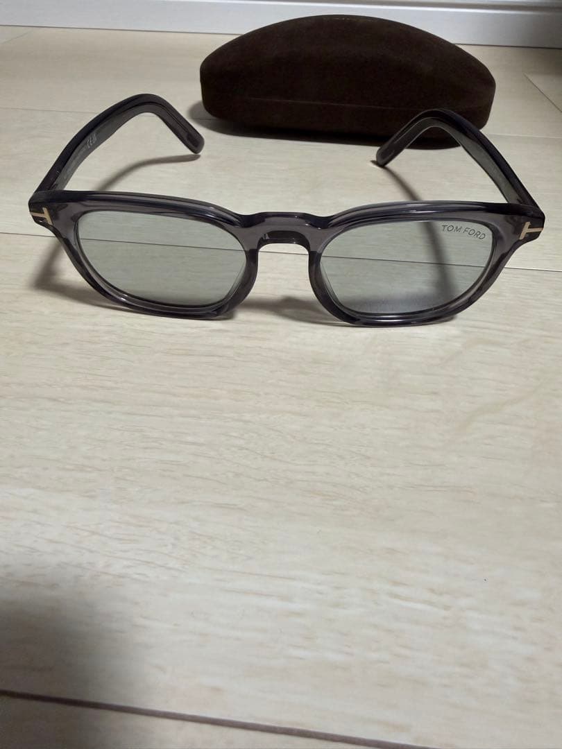 TOM FORD グレー サングラス ケース付き