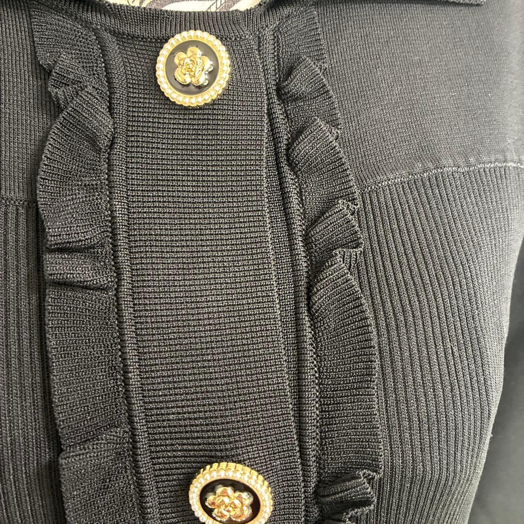 スーパービューティー☆44☆新品タグ付金ボタン飾りの襟付きニットカーディガン