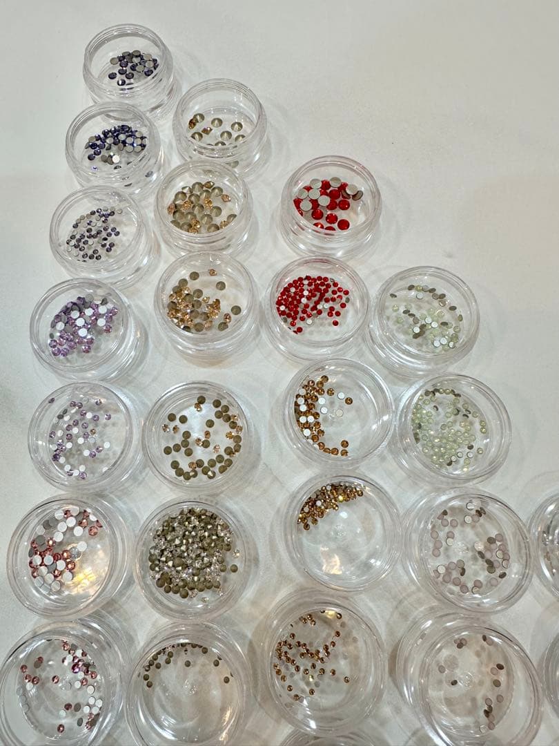 多色ネイルパーツ　ラメ　パール　ストーン　大量セット 収納ケース付き