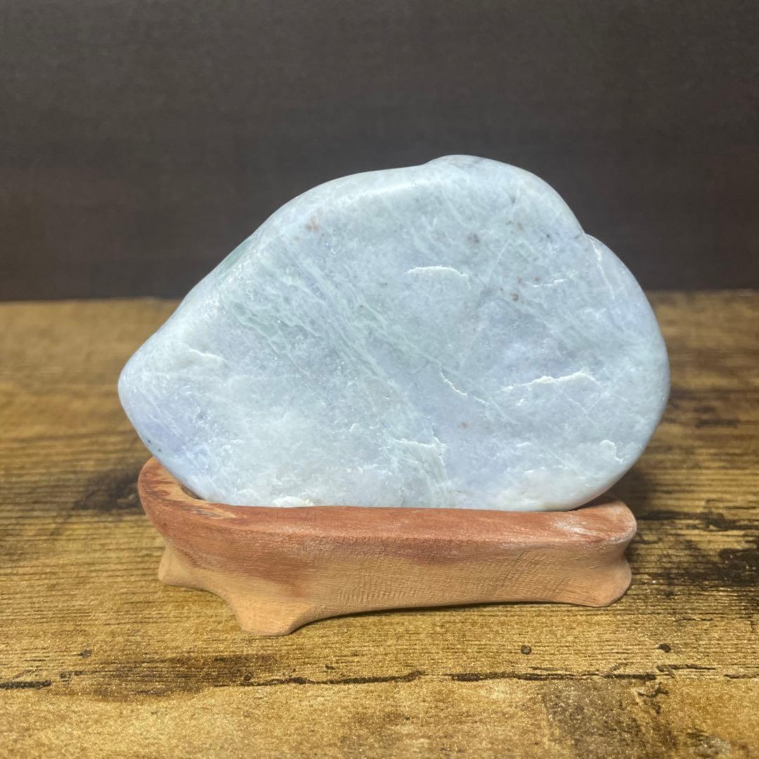 最終値下げ！220g 糸魚川　ラベンダー　翡翠　紫　海石　台座つき