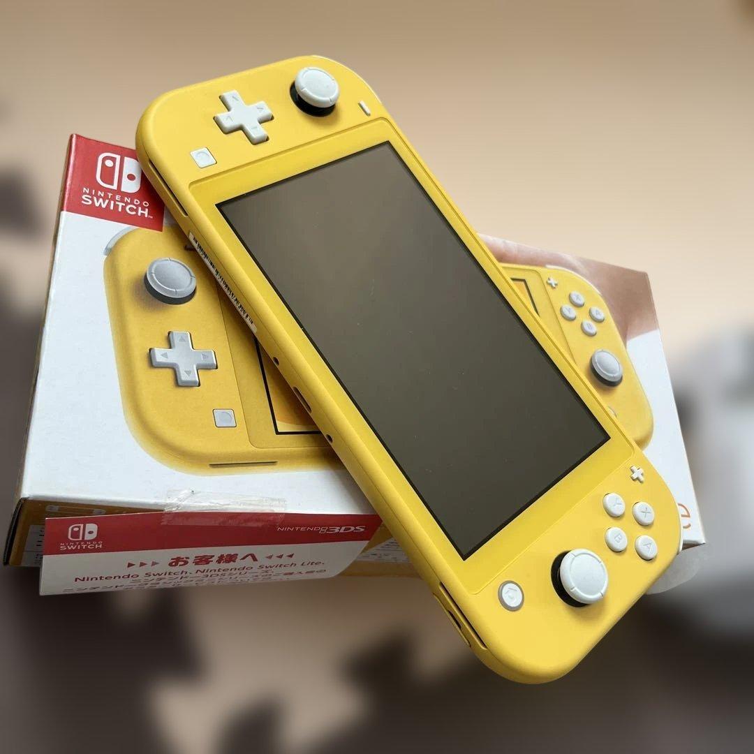 Nintendo switch light イエロー