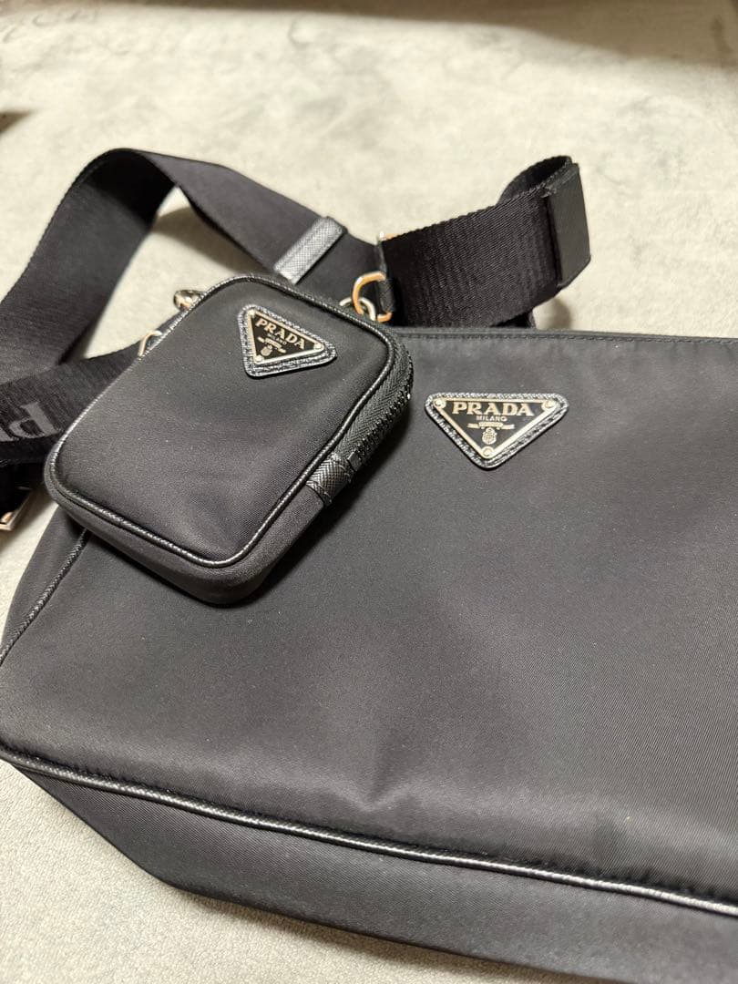 PRADA Re-Nylon xサフィアーノレザー ショルダーバッグ