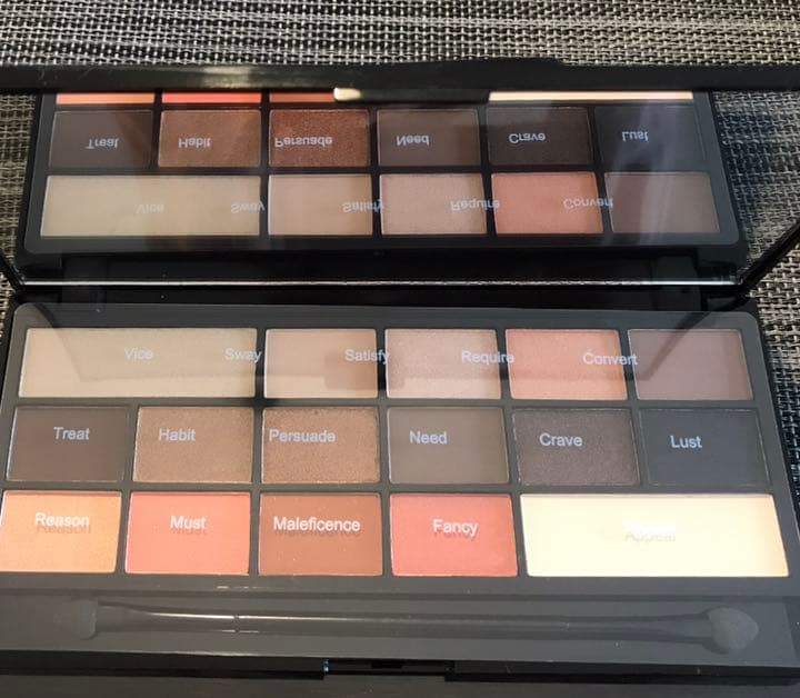 MAKE UP REVOLUTION  メイクアップレボルーション