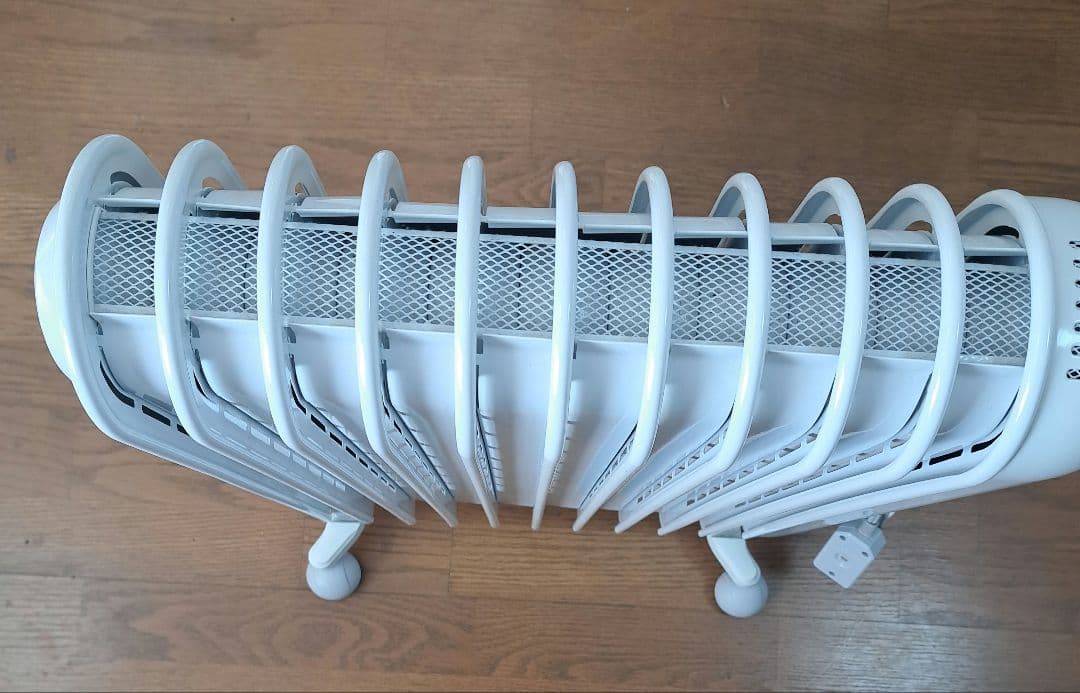 デロンギアミカルドオイルヒータ ー 未使用に近い極美品