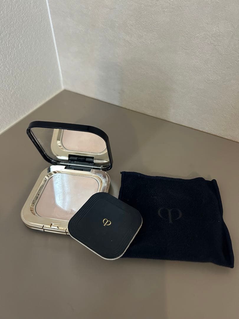 美品　クレドポーボーテ　プードルコンパクトエサンシエルn