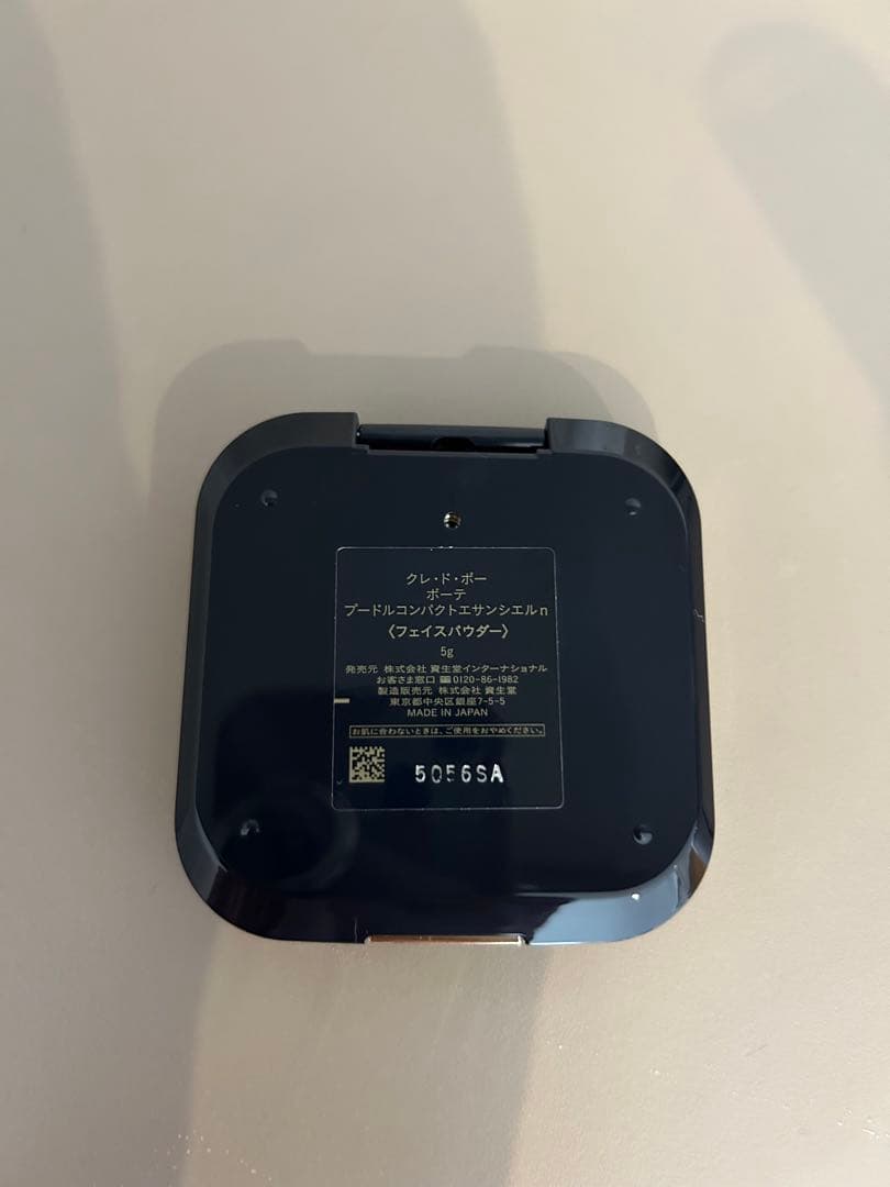 美品　クレドポーボーテ　プードルコンパクトエサンシエルn