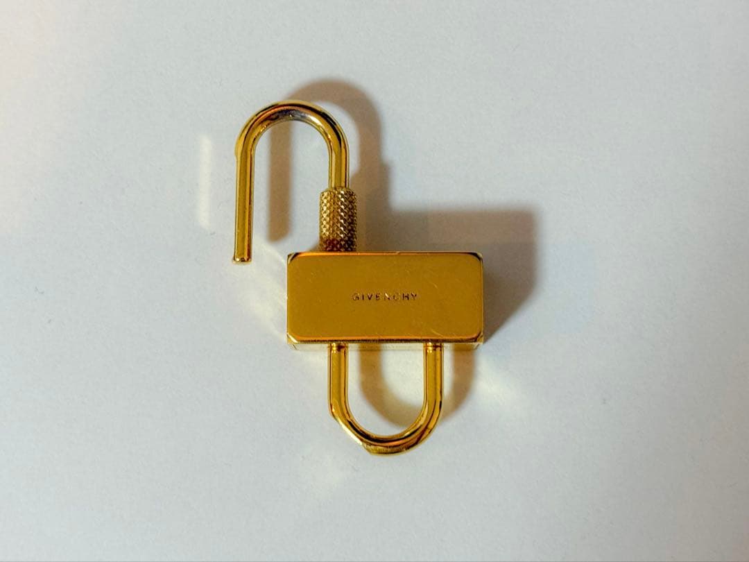 GIVENCHY パッドロック　キーホルダー