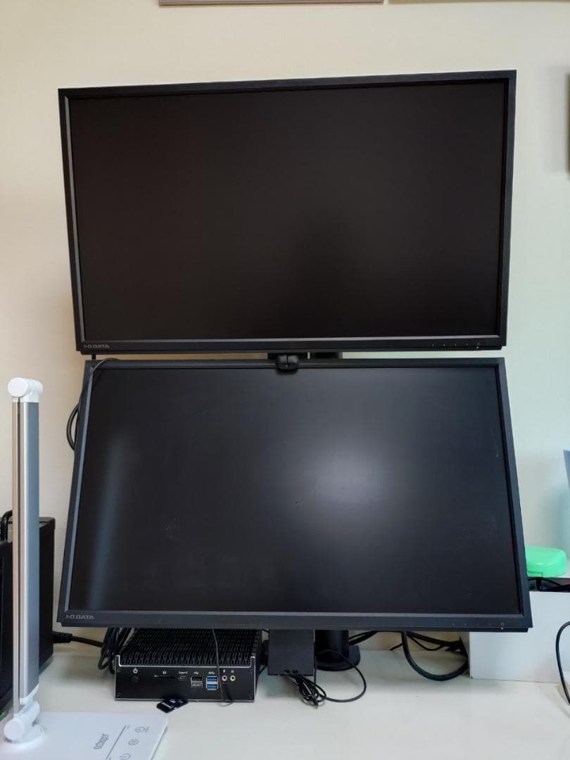 PCモニターKH240V(IODATA) x ２台 + 上下配置モニターアーム