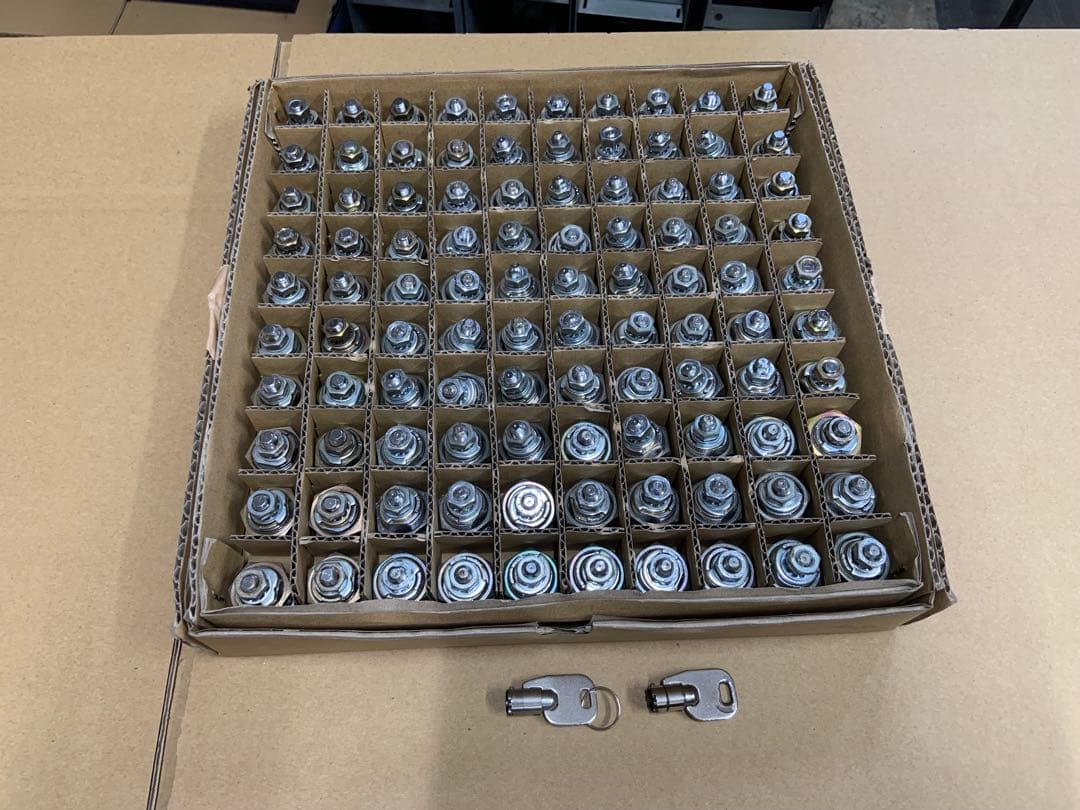 八万ロックキー　シリンダー100個とカギ2本　中古品