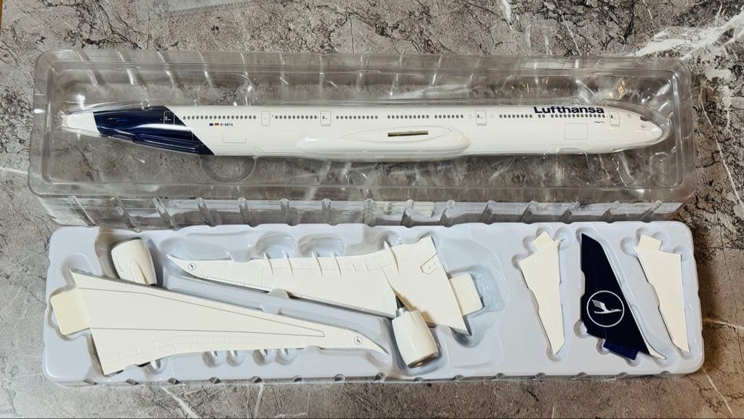 【外箱破れ/中身新品】Lufthansa B777-9 プラモデル 1/200
