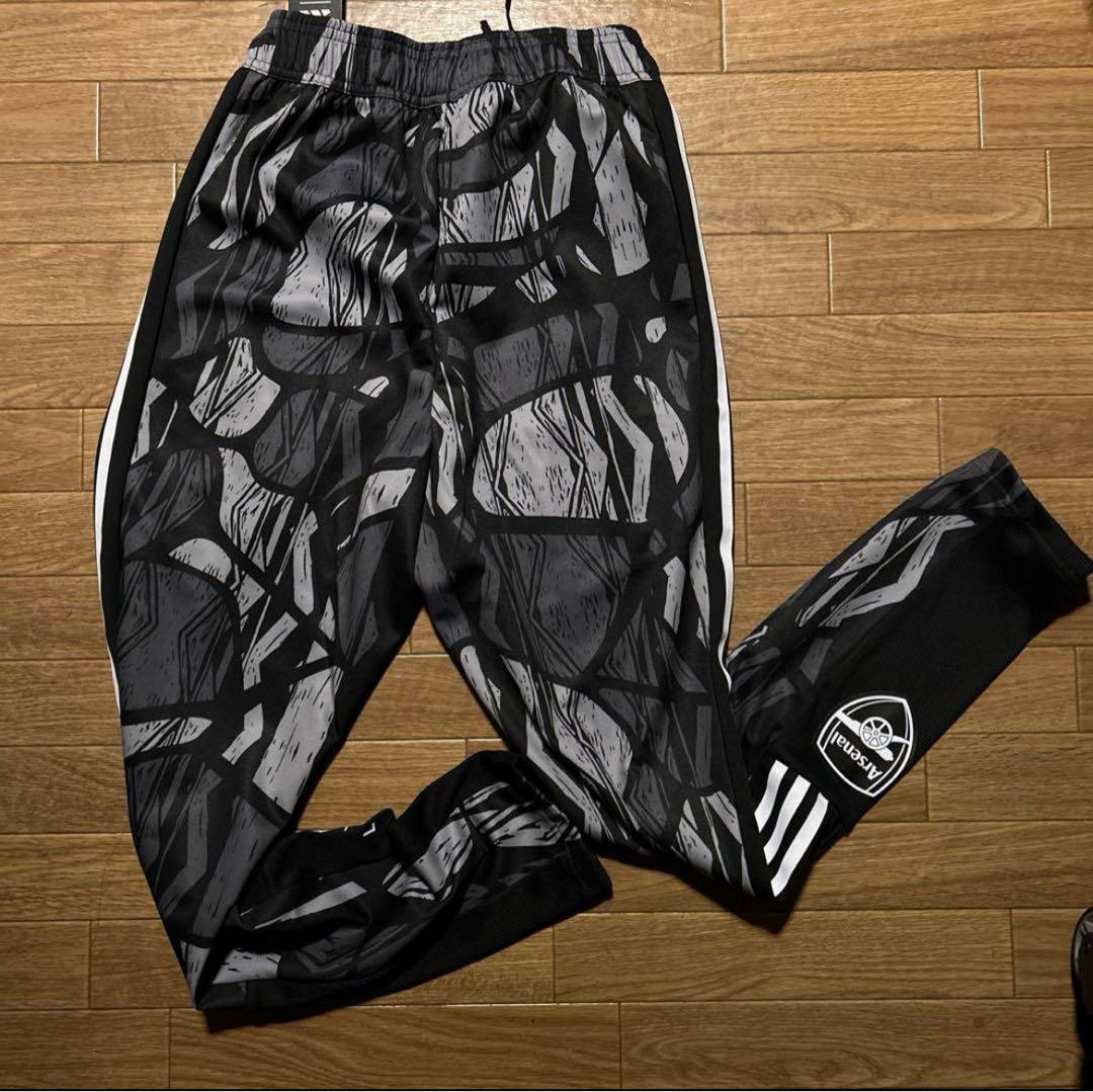 アディダス　アーセナル × LABRUM シーズナル ウインドブレーカー