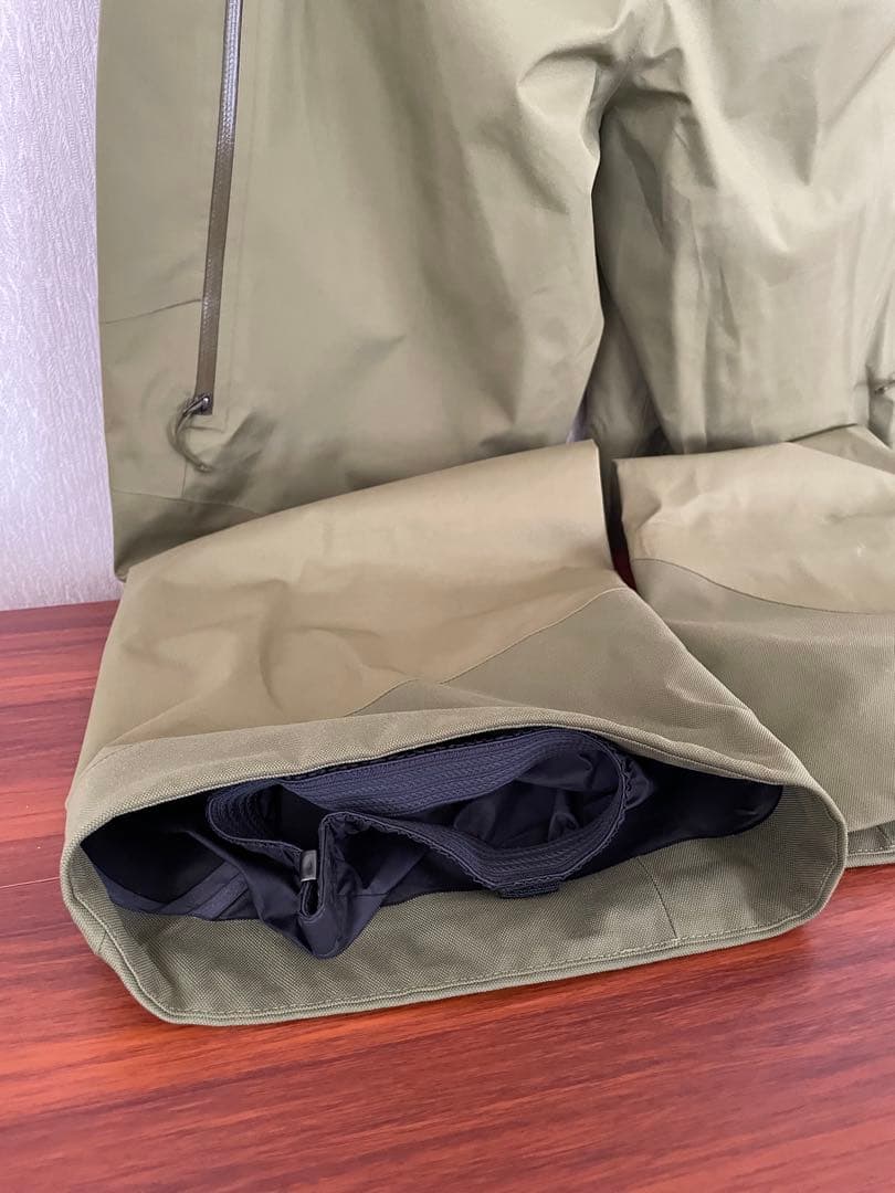 パタゴニア 女性用 Mサイズ スノーボードウェア　ビブ