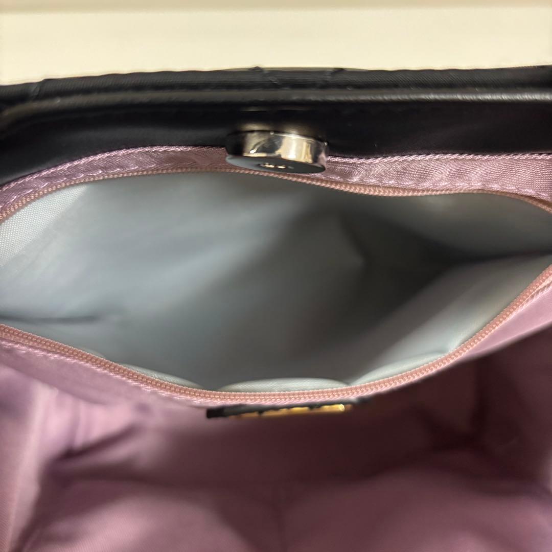 DIANA ダイアナ フリル付き キルティングバッグ ブラック