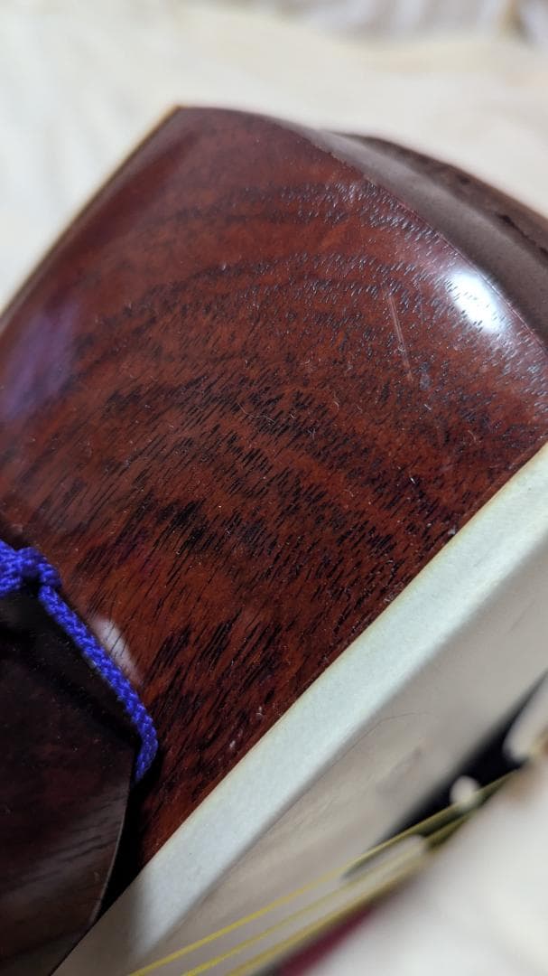 高品質の三味線と付属品