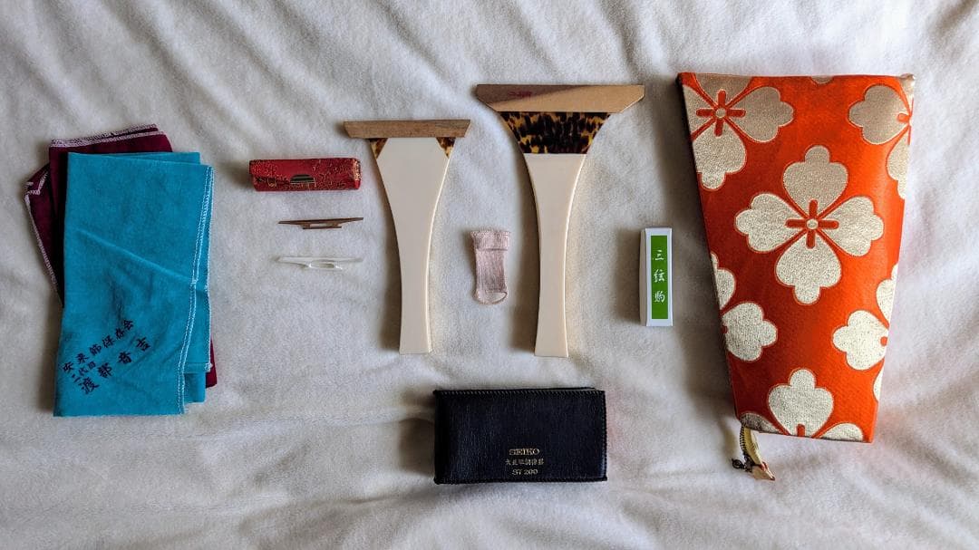 高品質の三味線と付属品