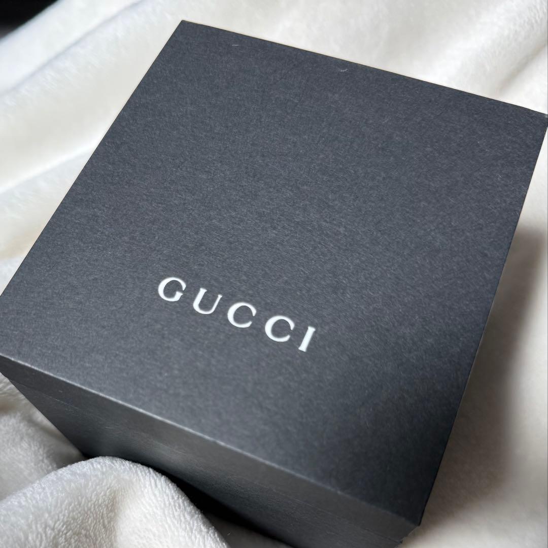 箱有りGUCCI レディース腕時計 ゴールドバングル×GGロゴ×1Pストーン