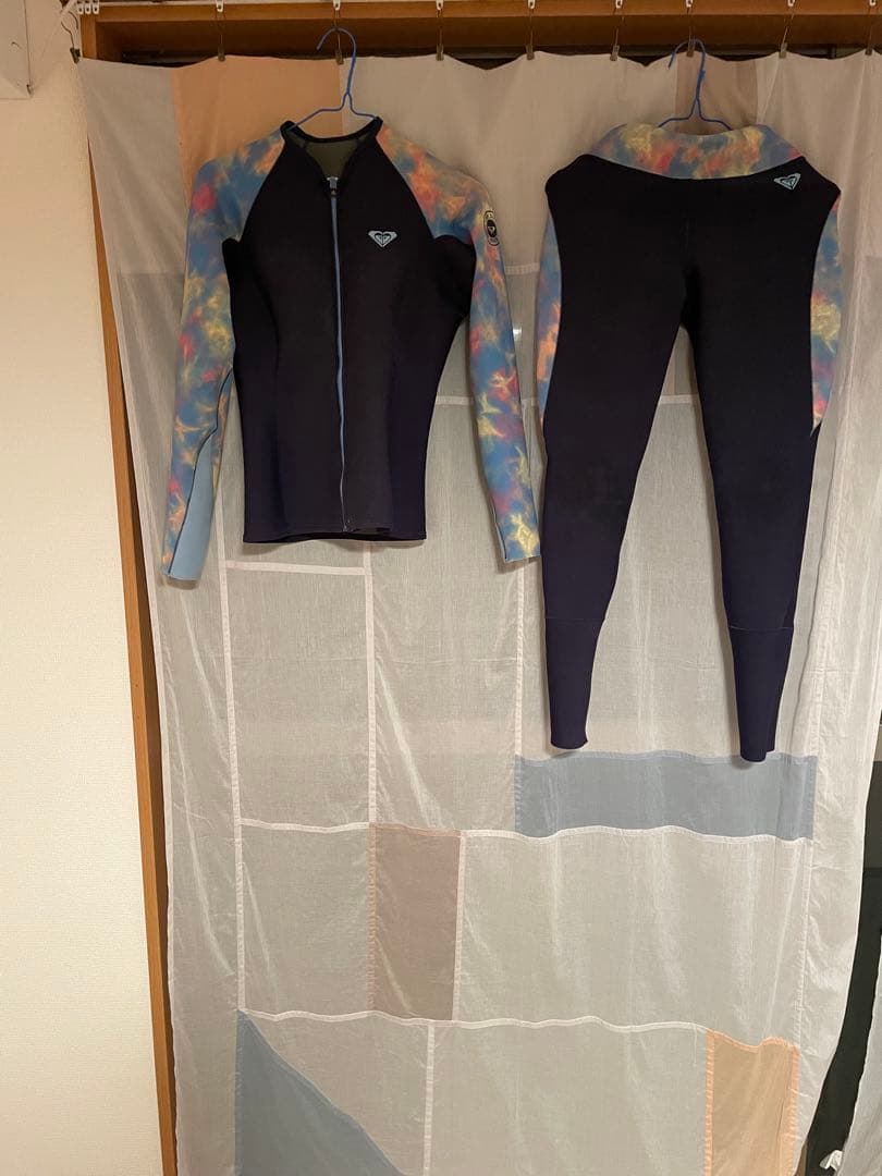 徐々に値下げ中！ROXY ウェットスーツ 1㎜、ネイビー マルチカラー