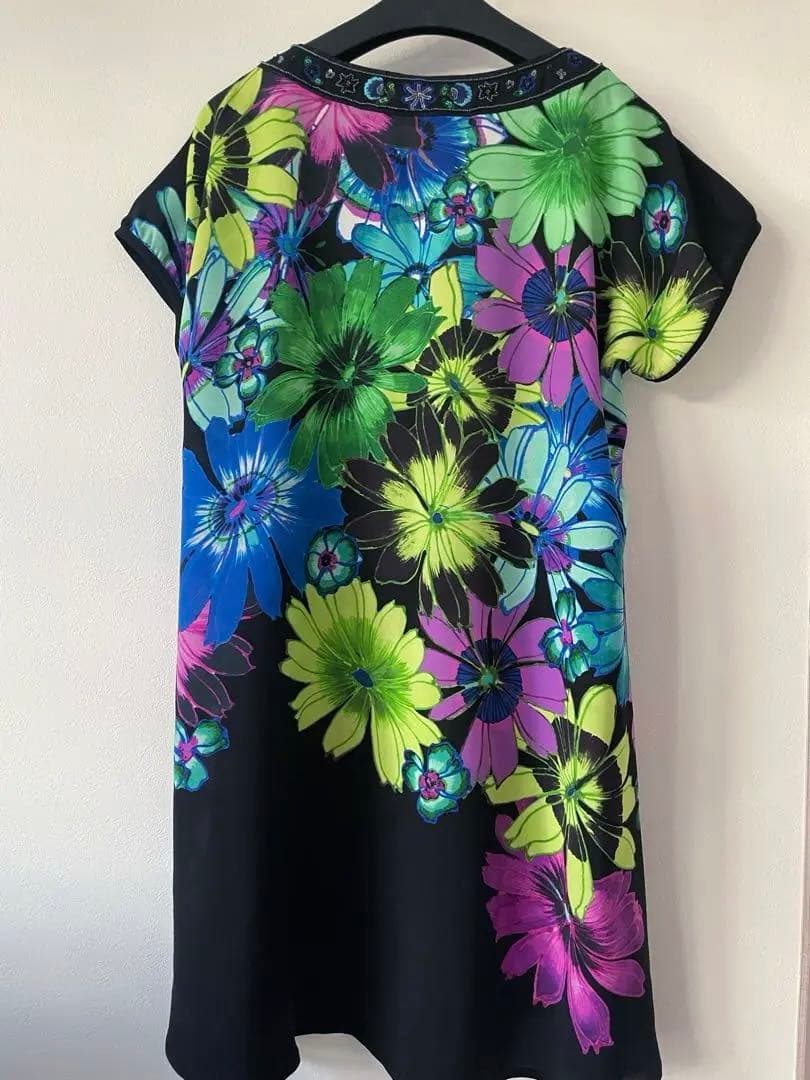 トクコプルミエヴォル花柄ビーズ装飾チュニックワンピース