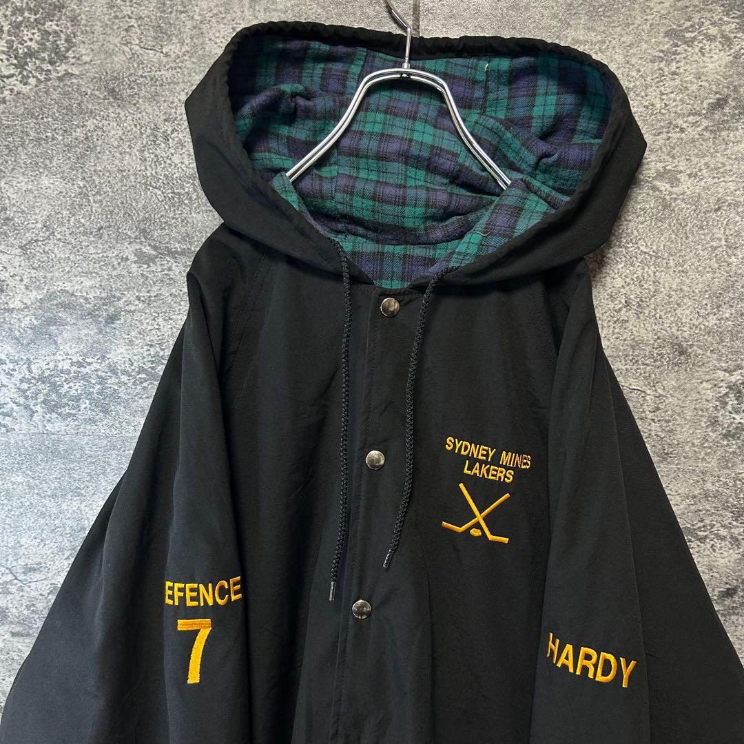 古着 90ヴィンテージ カナダ製　ナイロンジャケット　ビッグ刺繍ロゴ　フーディ