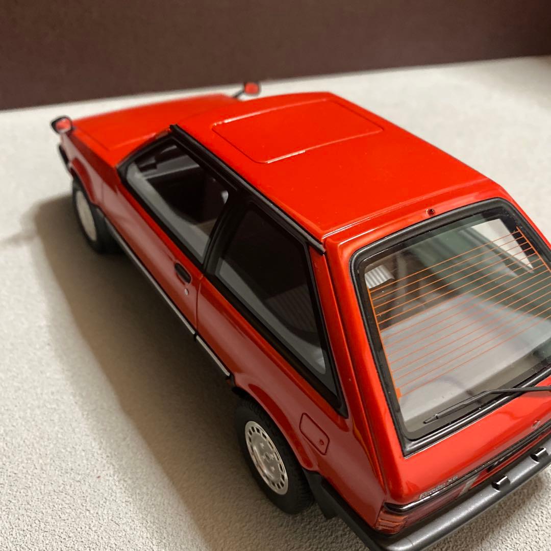 1/18 マツダ　ファミリア