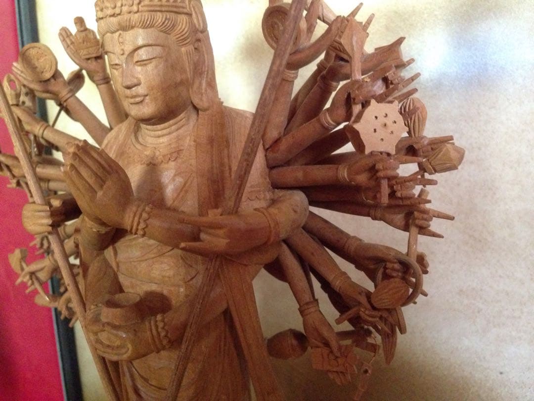 台座仏像全て高級白檀仕上げ  十一面千手観音菩薩像 香木白檀仏像110万円の品