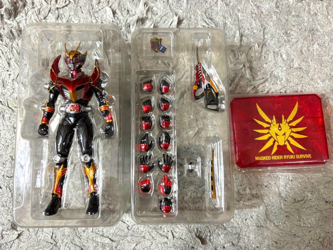 S.H.Figuarts 仮面ライダー龍騎サバイブ&ドラグランザーセット