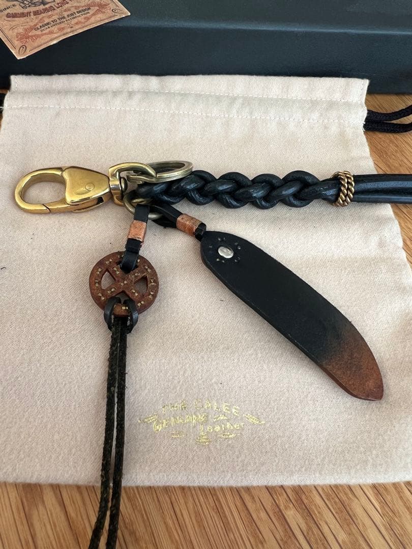 calee キャリー　レザーキーホルダー　クライミー