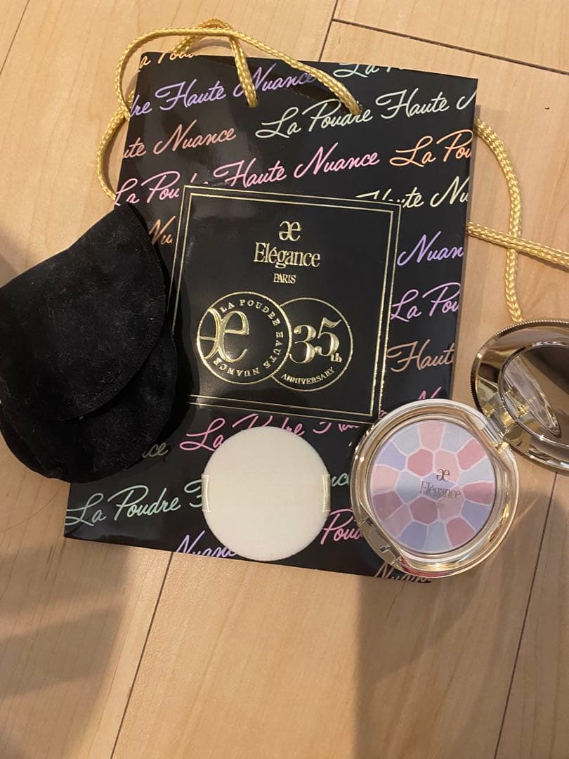 Elegance 35周年記念コンパクト　プードルパウダー付き