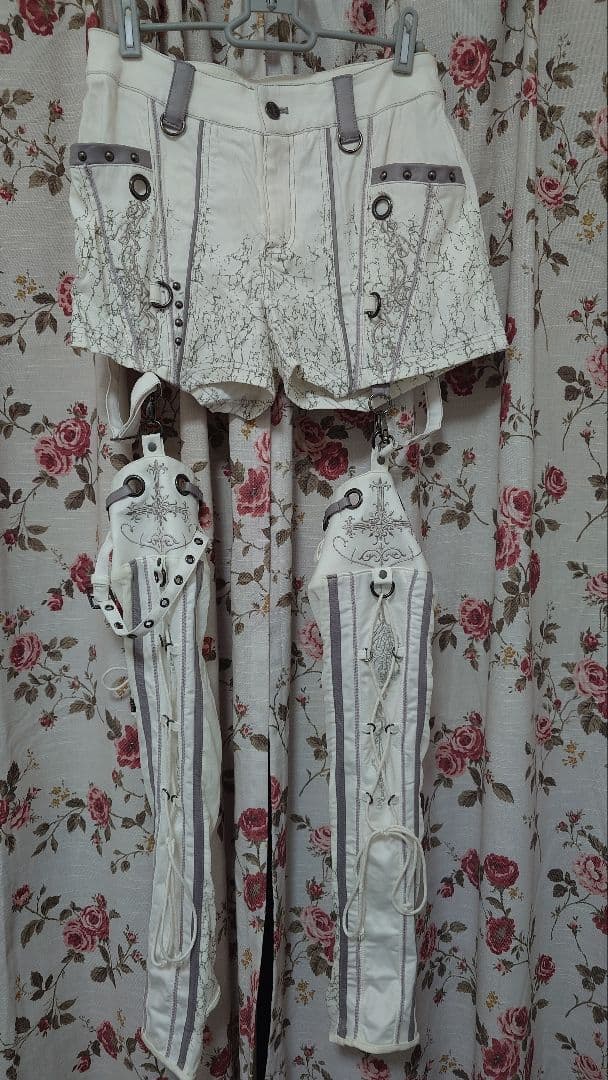 【ozz croce】レッグカバー付ショートパンツ ホワイト