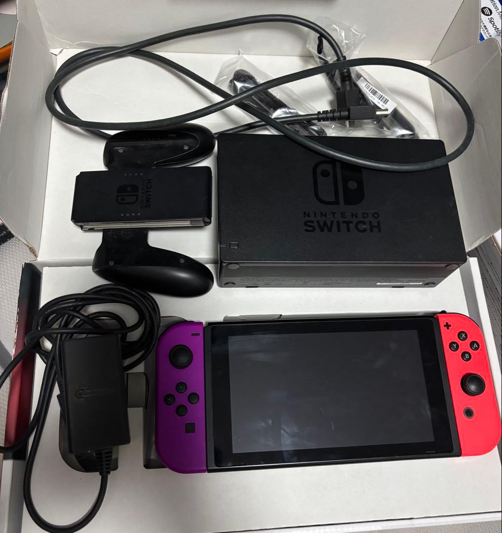 Switch Nintendo Switch 本体　Joy-Conレッドパープル