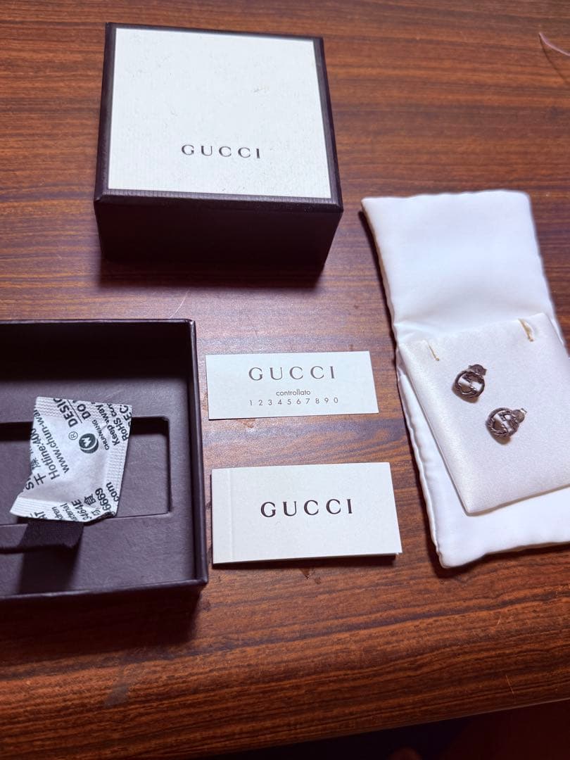 GUCCI シルバーメタル ピアス(両耳用)