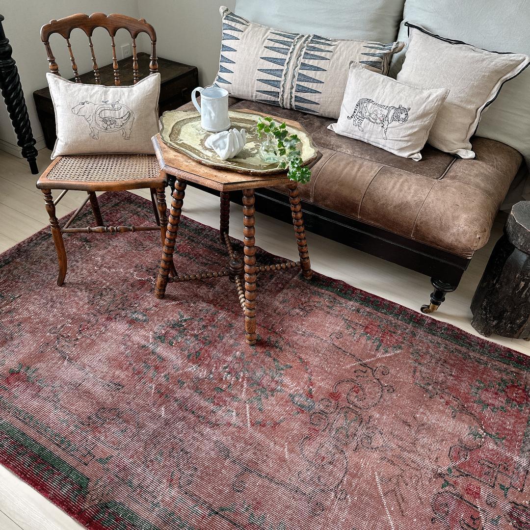 トルコヴィンテージラグA54 レア ブラウン オーバーダイラグ レッド グリーン