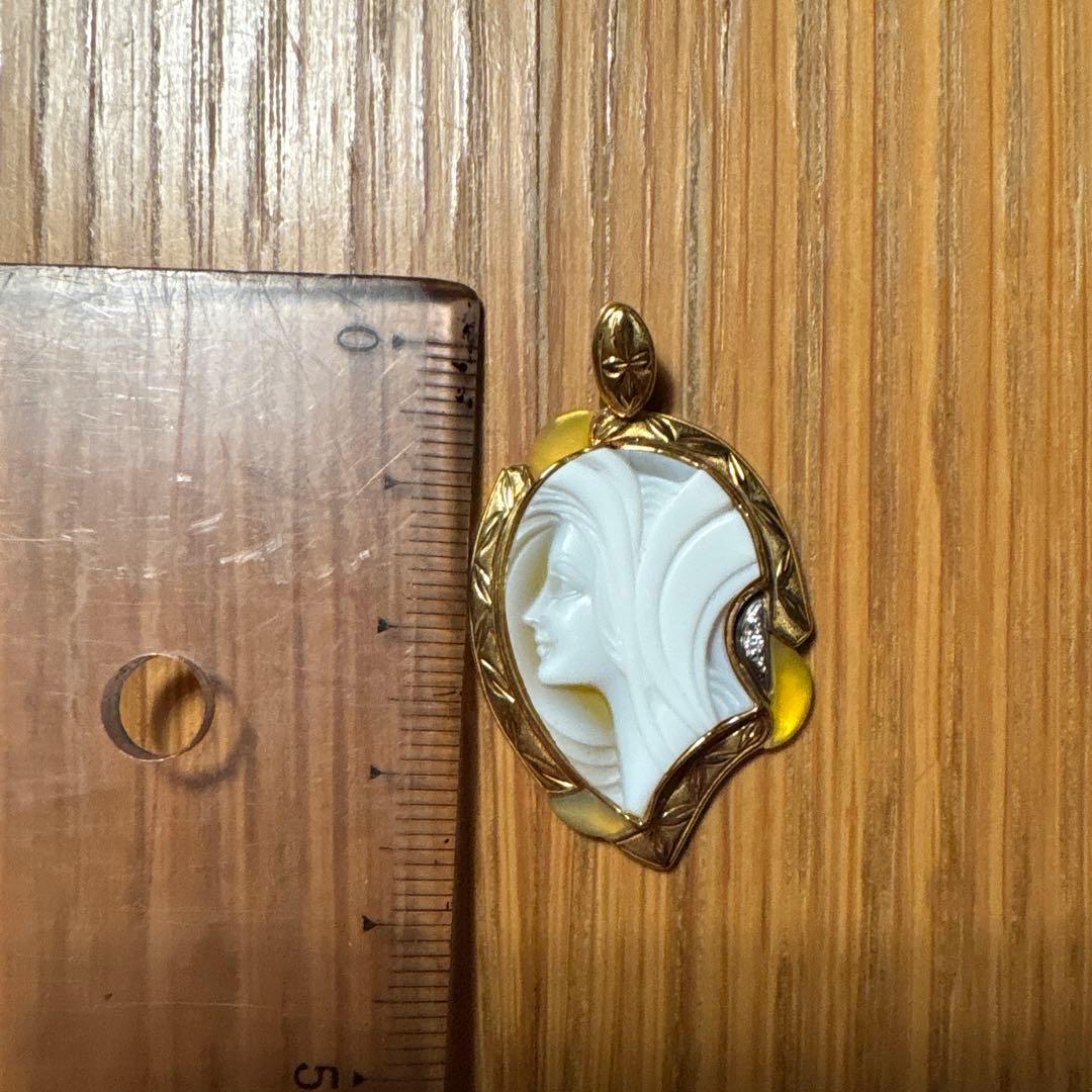 カメオブローチ