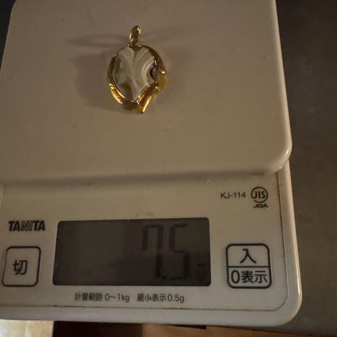 カメオブローチ