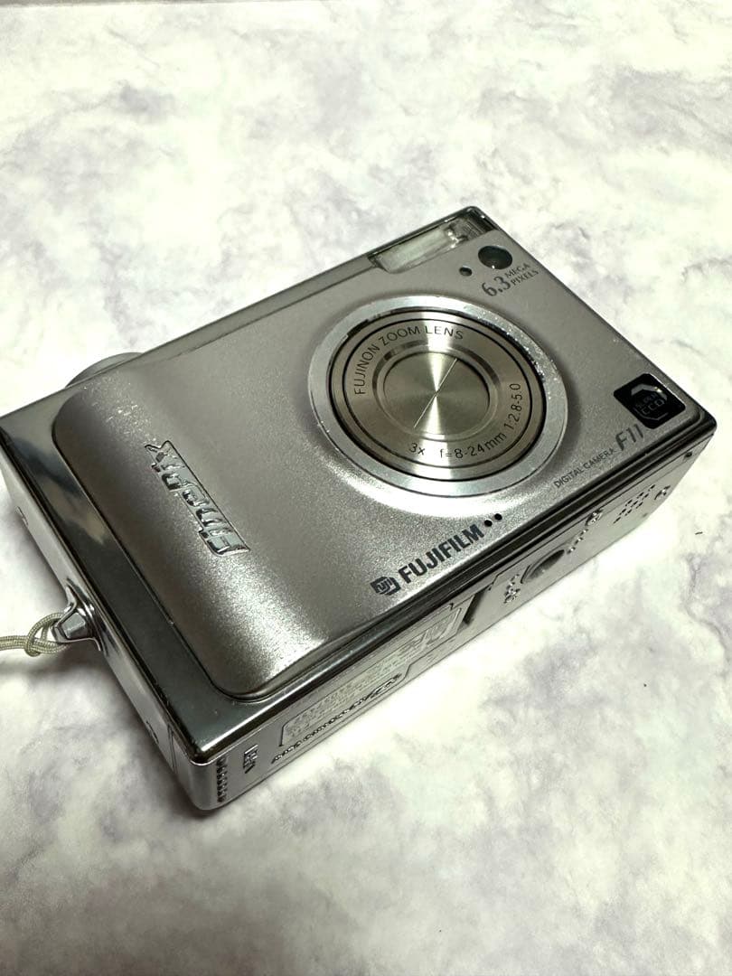 Fujifilm FinePix F11 6.3メガ　デジカメ　セット